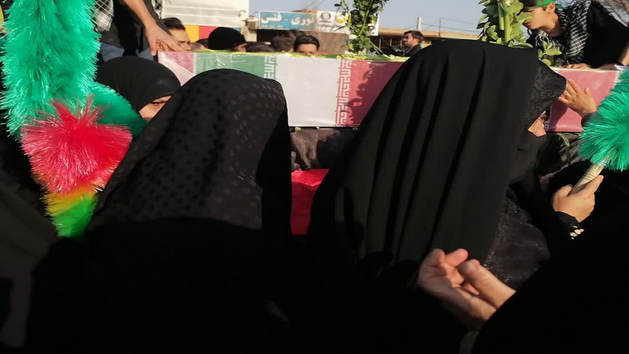 استقبال باشکوه یزدی‌ها از لاله‌های زهرایی/ ۱۵ شهید خوشنام در استان یزد آرام گرفتند+تصویر