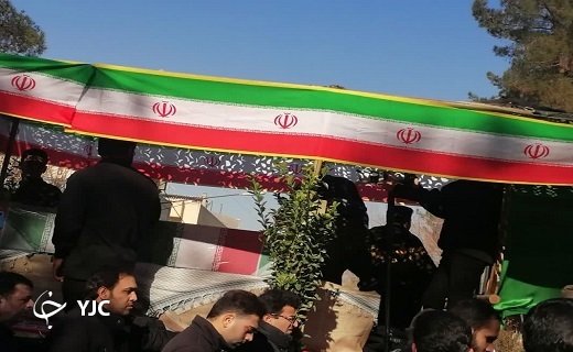 استقبال باشکوه یزدی&zwnj;ها از لاله&zwnj;های زهرایی/ ۱۵ شهید خوشنام در استان یزد آرام گرفتند+تصویر