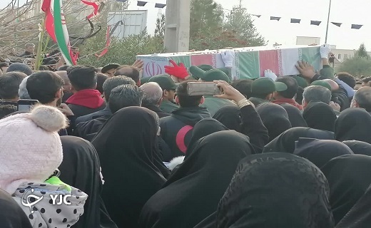 استقبال باشکوه یزدی&zwnj;ها از لاله&zwnj;های زهرایی/ ۱۵ شهید خوشنام در استان یزد آرام گرفتند+تصویر
