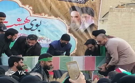 استقبال باشکوه یزدی&zwnj;ها از لاله&zwnj;های زهرایی/ ۱۵ شهید خوشنام در استان یزد آرام گرفتند+تصویر