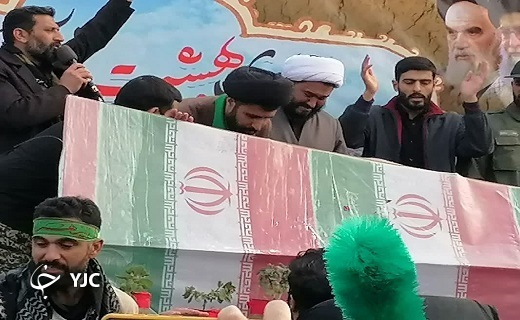 استقبال باشکوه یزدی&zwnj;ها از لاله&zwnj;های زهرایی/ ۱۵ شهید خوشنام در استان یزد آرام گرفتند+تصویر