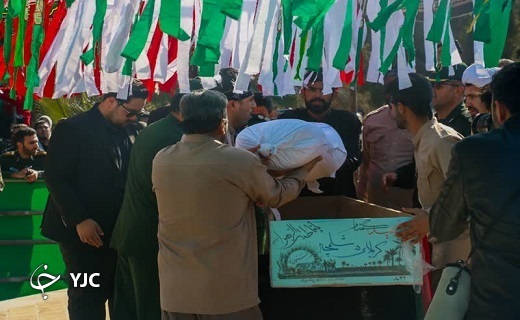 استقبال باشکوه یزدی&zwnj;ها از لاله&zwnj;های زهرایی/ ۱۵ شهید خوشنام در استان یزد آرام گرفتند+تصویر