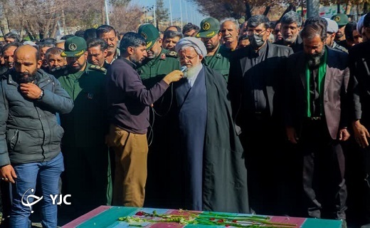 استقبال باشکوه یزدی&zwnj;ها از لاله&zwnj;های زهرایی/ ۱۵ شهید خوشنام در استان یزد آرام گرفتند+تصویر