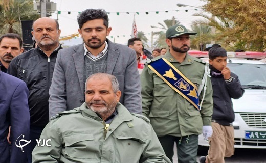 حضور تماشایی مردم طبس در استقبال از شهید گمنام