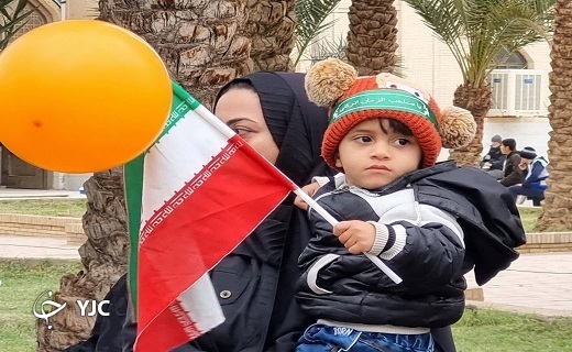 حضور تماشایی مردم طبس در استقبال از شهید گمنام