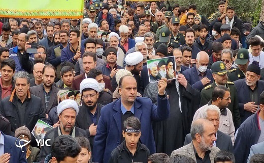 حضور تماشایی مردم طبس در استقبال از شهید گمنام