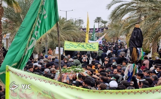 حضور تماشایی مردم طبس در استقبال از شهید گمنام
