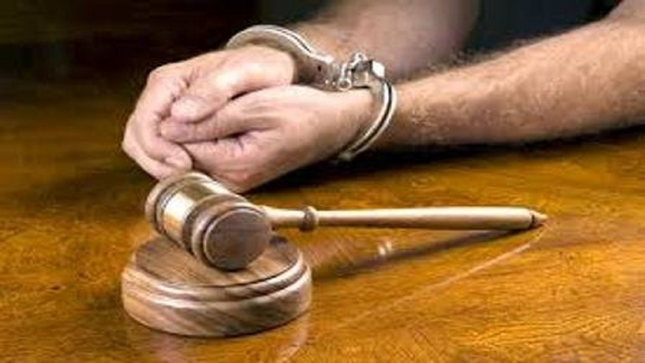 ارائه نظر کارشناسی نادرست در ازای دریافت پول و امتیاز/ کارمند متخلف دستگیر شد