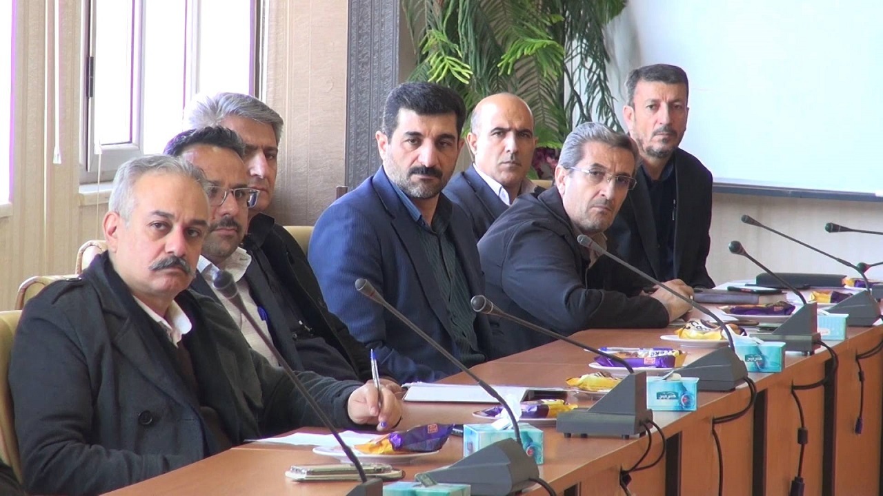 آشنایی اساتید دانشگاه آزاد شهرکرد با خطرات فضای مجازی