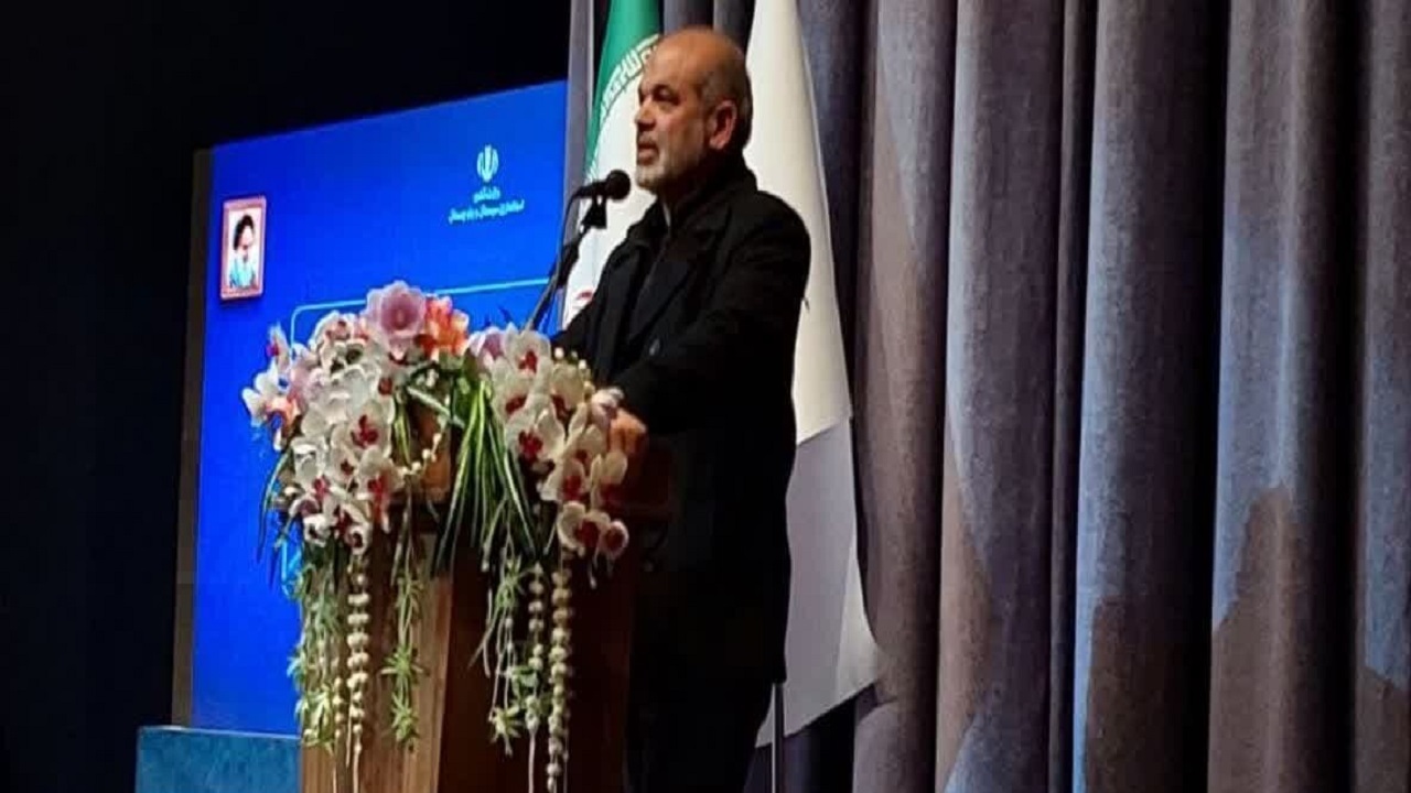 امام جمعه زاهدان: استاندار باید دارای اختیارات ویژه باشد
