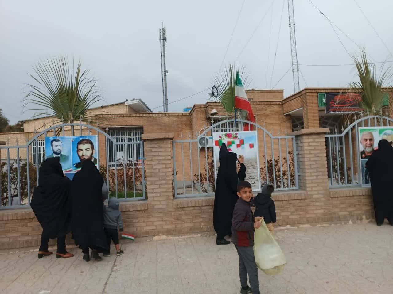 نمایشگاه در رومشکان برپایی نمایشگاه خیابانی در رومشکان به روایت تصاویر