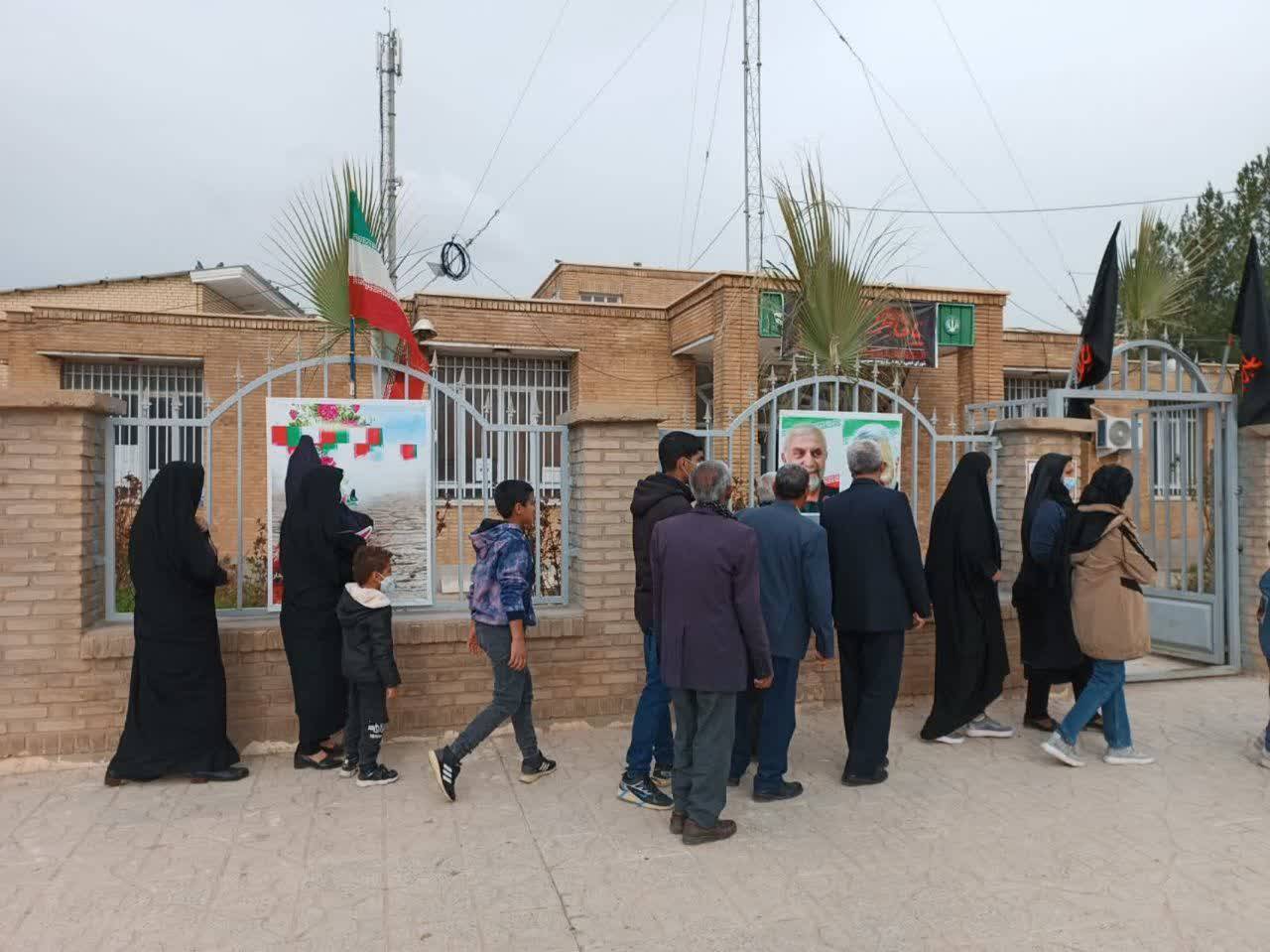 برگزاری نمایشگاه خیابانی برپایی نمایشگاه خیابانی در رومشکان به روایت تصاویر