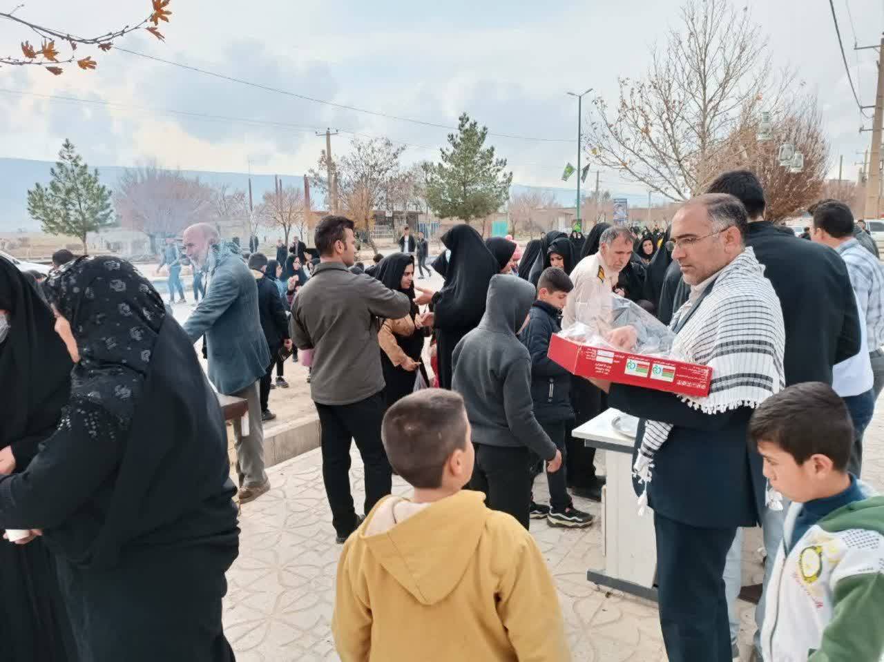 نمایشگاه خیابانی به مناسبت شهادت سزدار سلیمانی برپایی نمایشگاه خیابانی در رومشکان به روایت تصاویر
