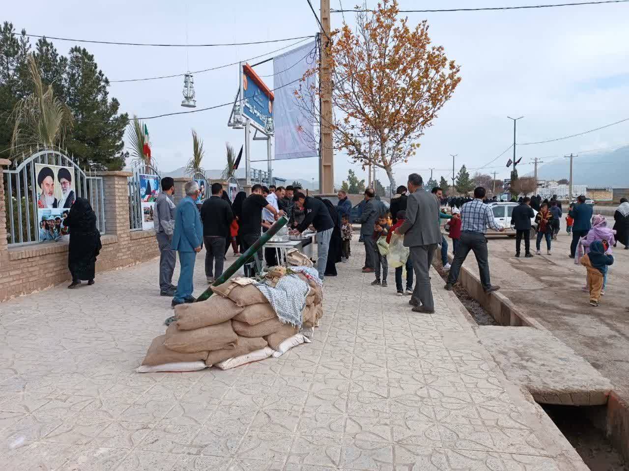 نمایشگاه در ایام فاطمیه برپایی نمایشگاه خیابانی در رومشکان به روایت تصاویر