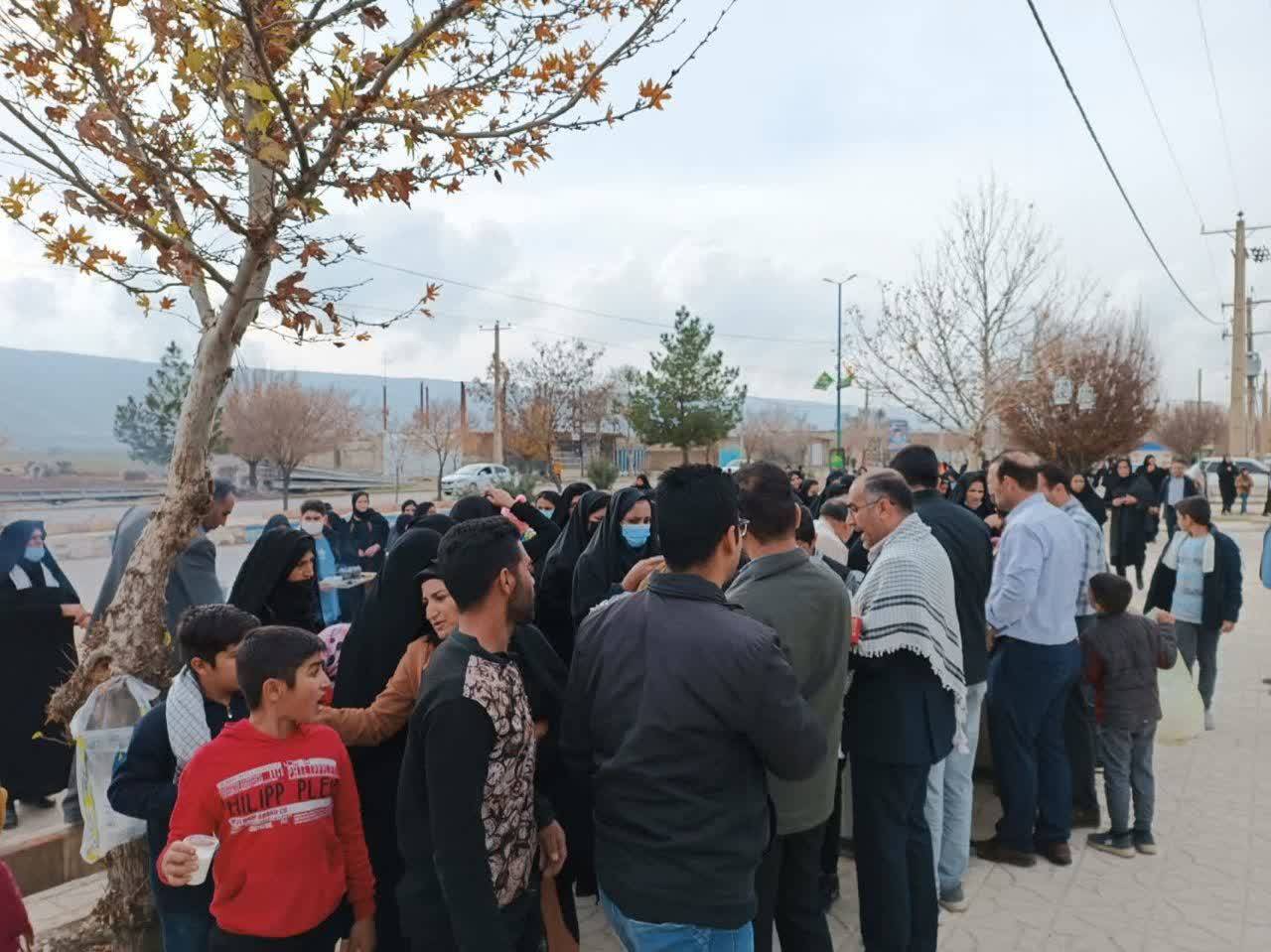 برپایی نمایشگاه در ایام فاطمیه برپایی نمایشگاه خیابانی در رومشکان به روایت تصاویر