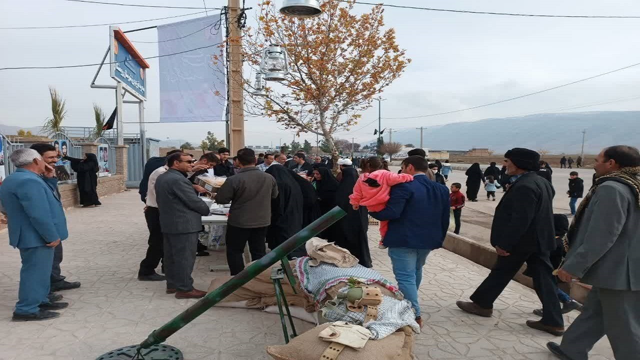 برپایی نمایشگاه خیابانی در رومشکان به روایت تصاویر