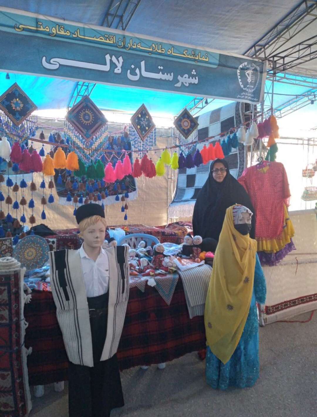 ریسندگی نخ تا پاشیدن رنگ روی رخسار فرش