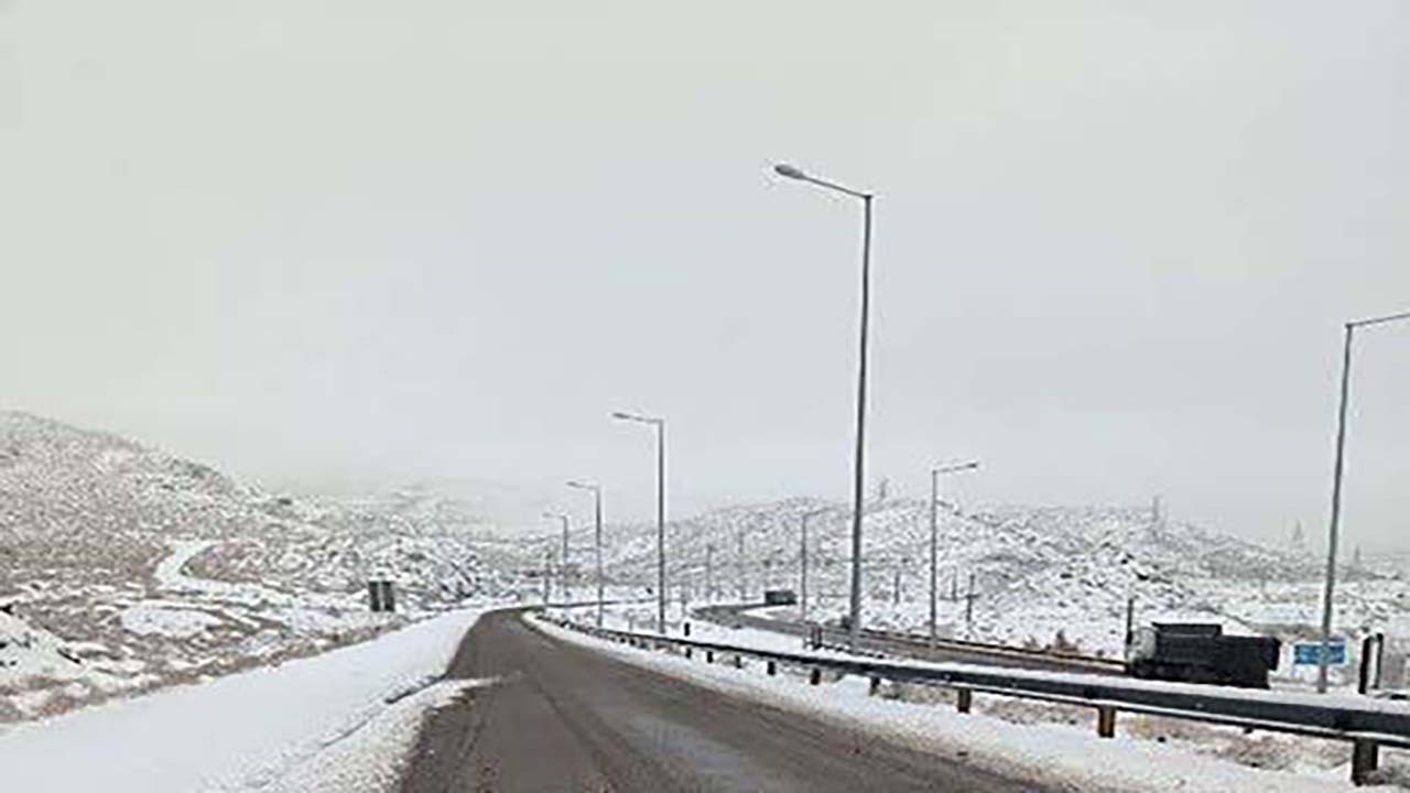 امدادرسانی پایگاه خانه سرخ کرمان به ۱۸ نفر در برف و کولاک