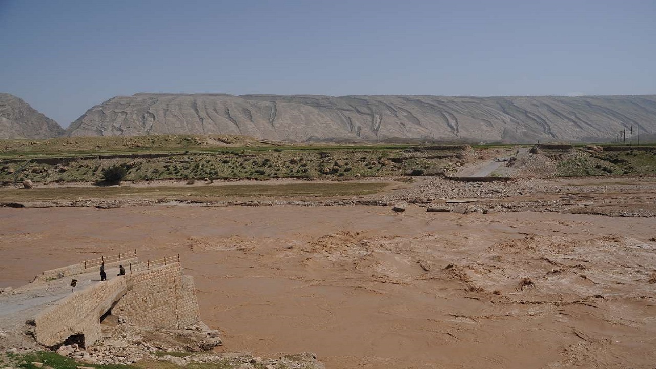 نجات ۱۱ نفر از سیلاب توسط نجاتگران هلال احمر کنارک