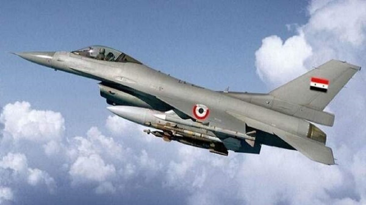 سقوط یک جنگنده سوری در حلب