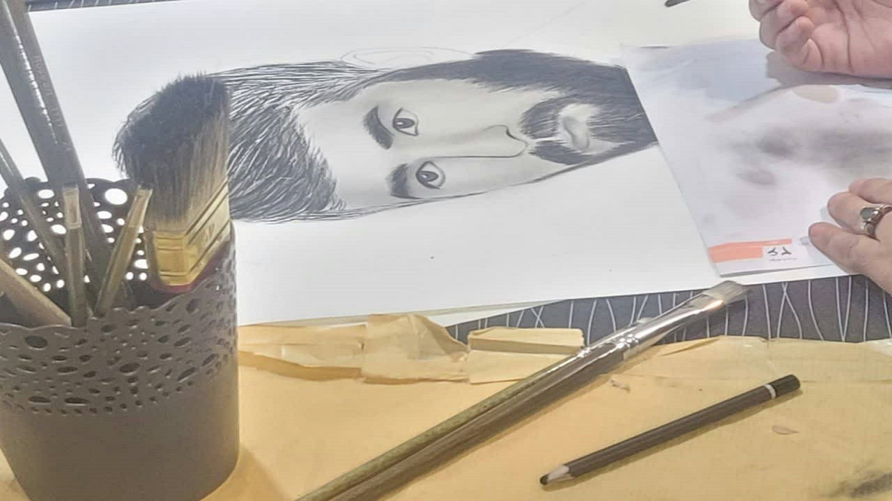 نقاشی تصویر شهید رضا صادقی یونسی به دست هنرمند اهل یونسی + تصاویر