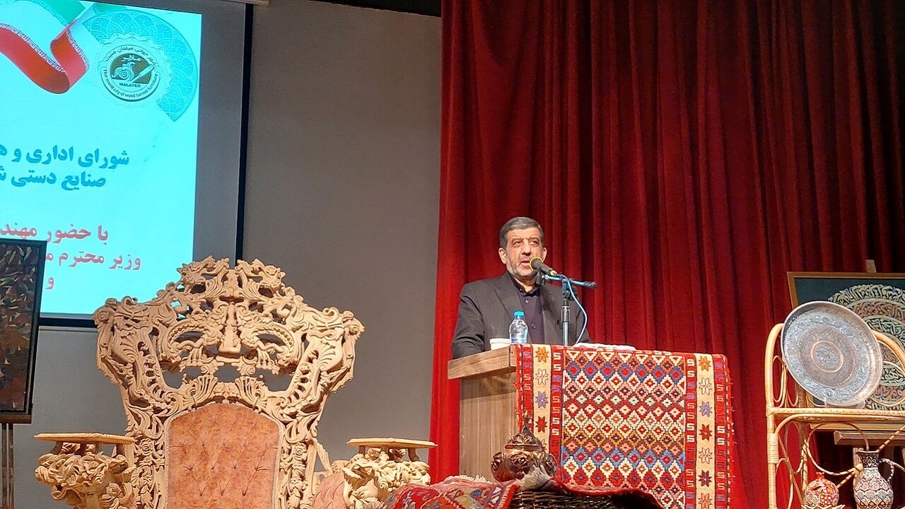 فعالان صنایع دستی و صنعت مبلمان منبت ملایر تنوع کاری خود را توسعه دهند