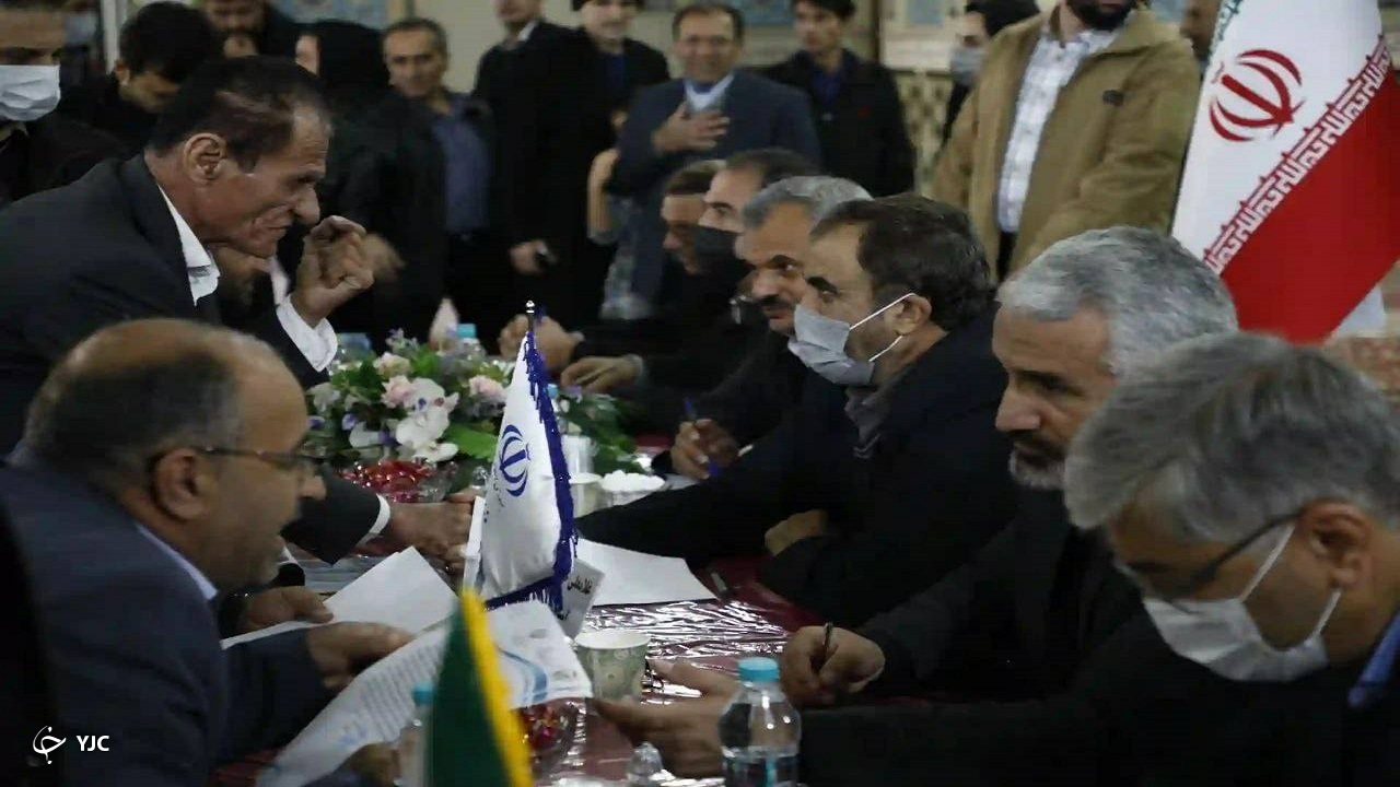 برپایی میز خدمت مدیران دستگاه های اجرایی در مصلی امام خمینی (ره) شهرکرد