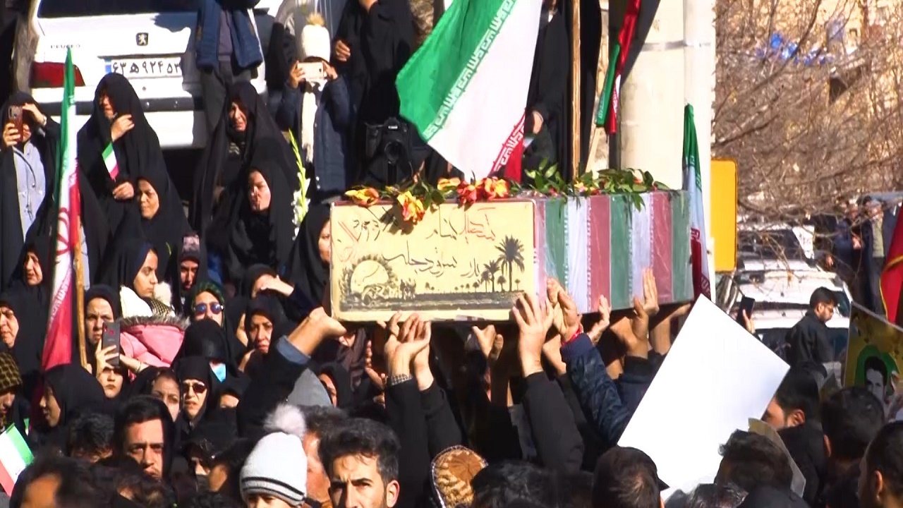 تشییع و خاکسپاری پیکر شهید گمنام در روستای نشلجِ کاشان