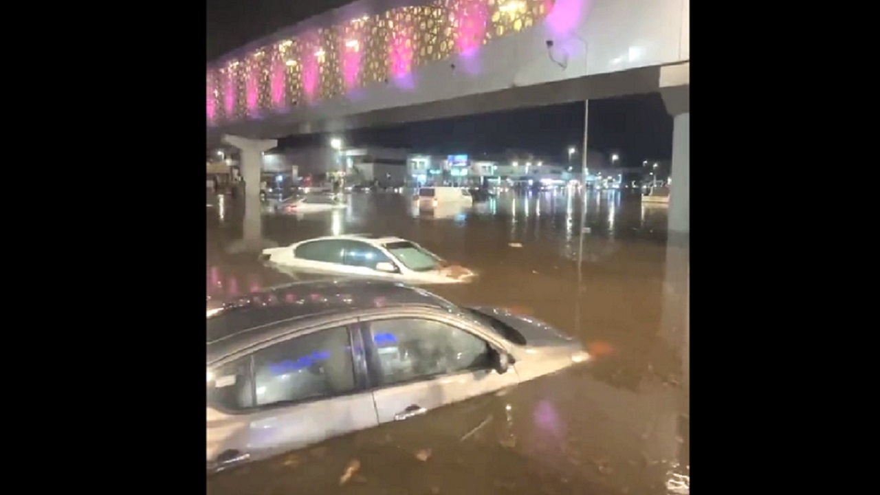 جاری شدن سیل در جده عربستان + فیلم