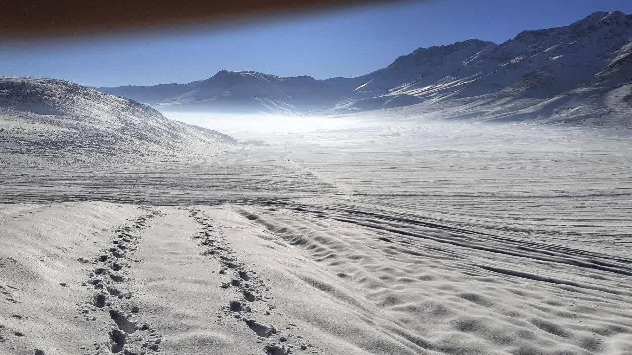 نمایی از یک روز برفی در روستای حصار + تصاویر