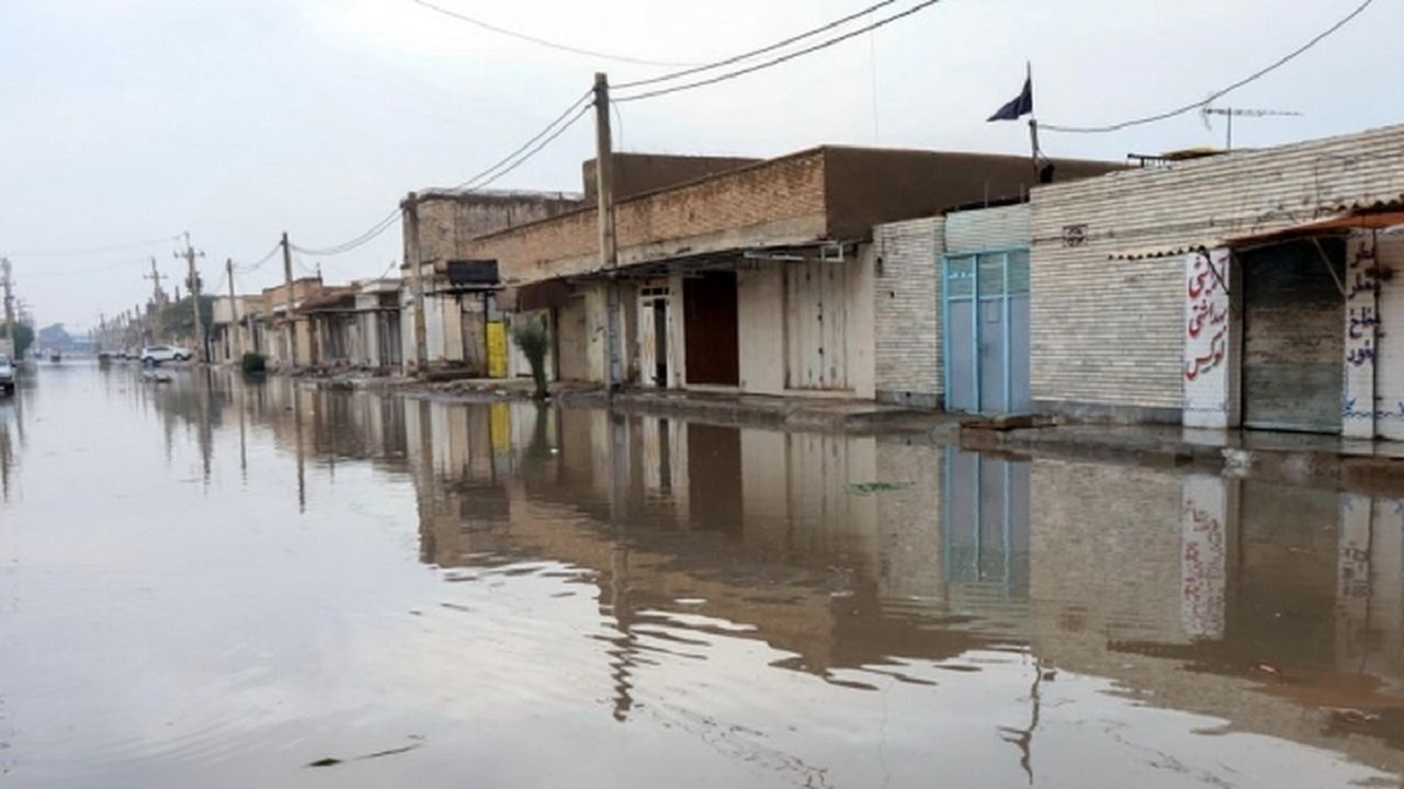 فیلمی از کمک رسانی به روستای سیل زده بنوار