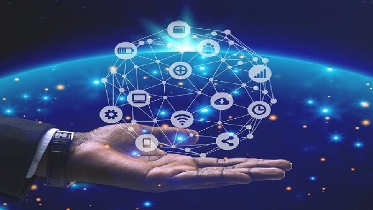 تولید ثروت و اشتغال آفرینی، با توجه بیشتر به صنعت دانش بنیان