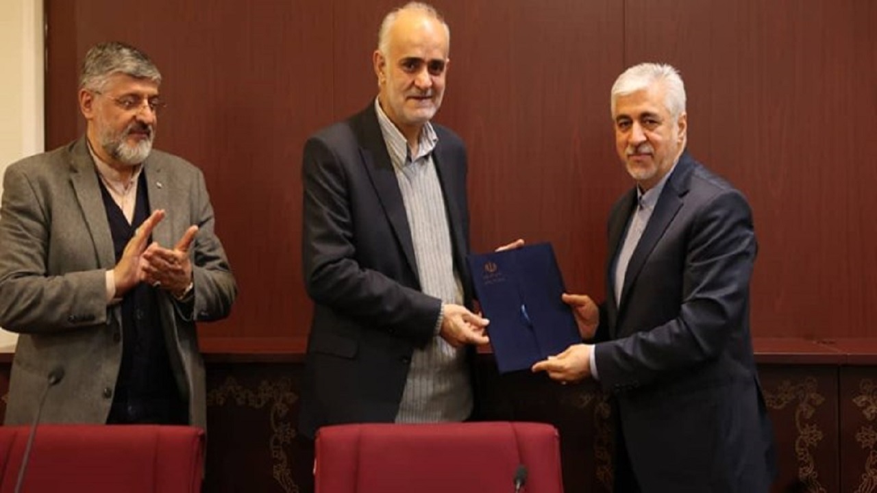 نایب رئیس فدراسیون فوتبال در وزارت ورزش حکم گرفت