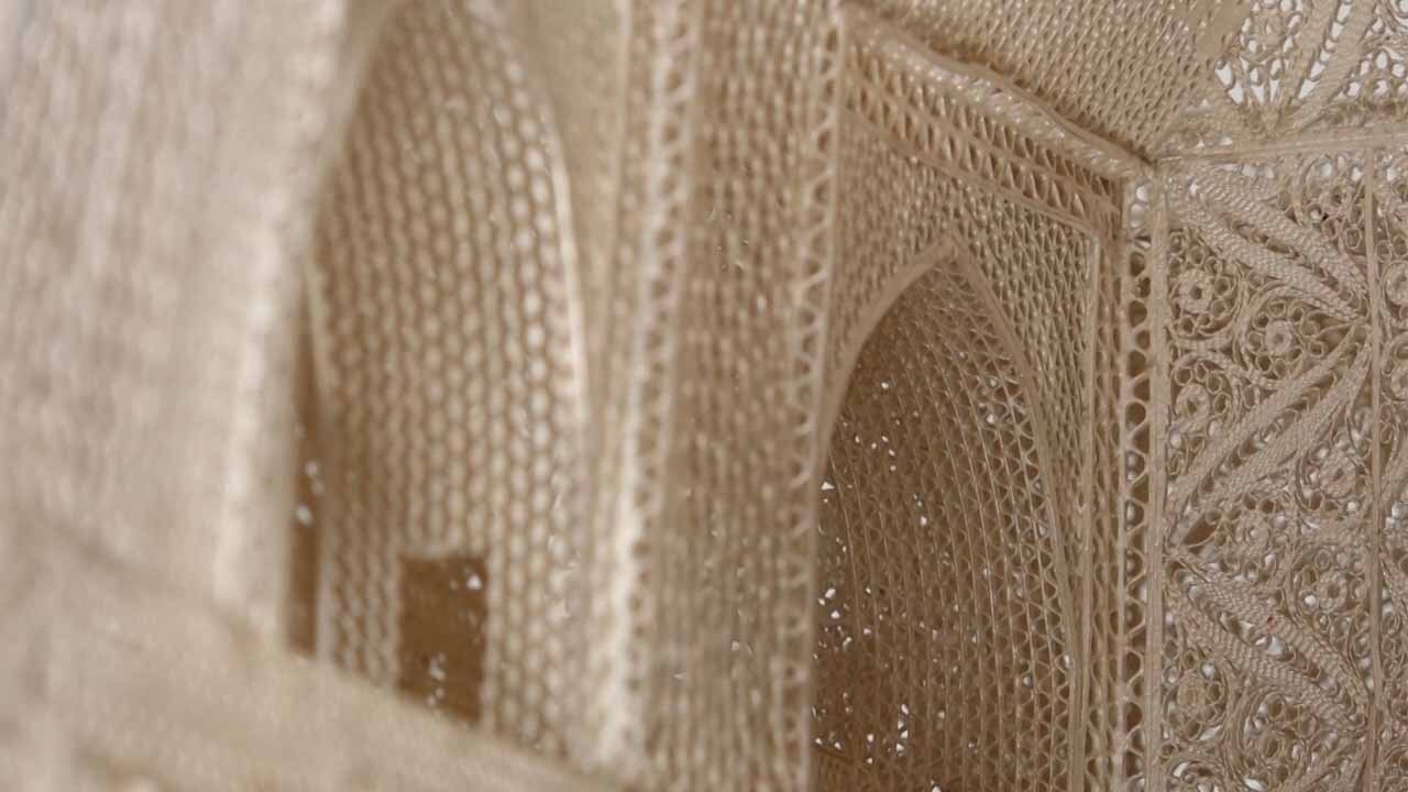منارجنبان نقره‌ای هنرمند اصفهانی پیشکش آستان قدس رضوی