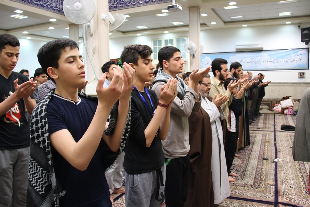 دانش آموزان شادگانی در اعتکاف شرکت می‌کنند