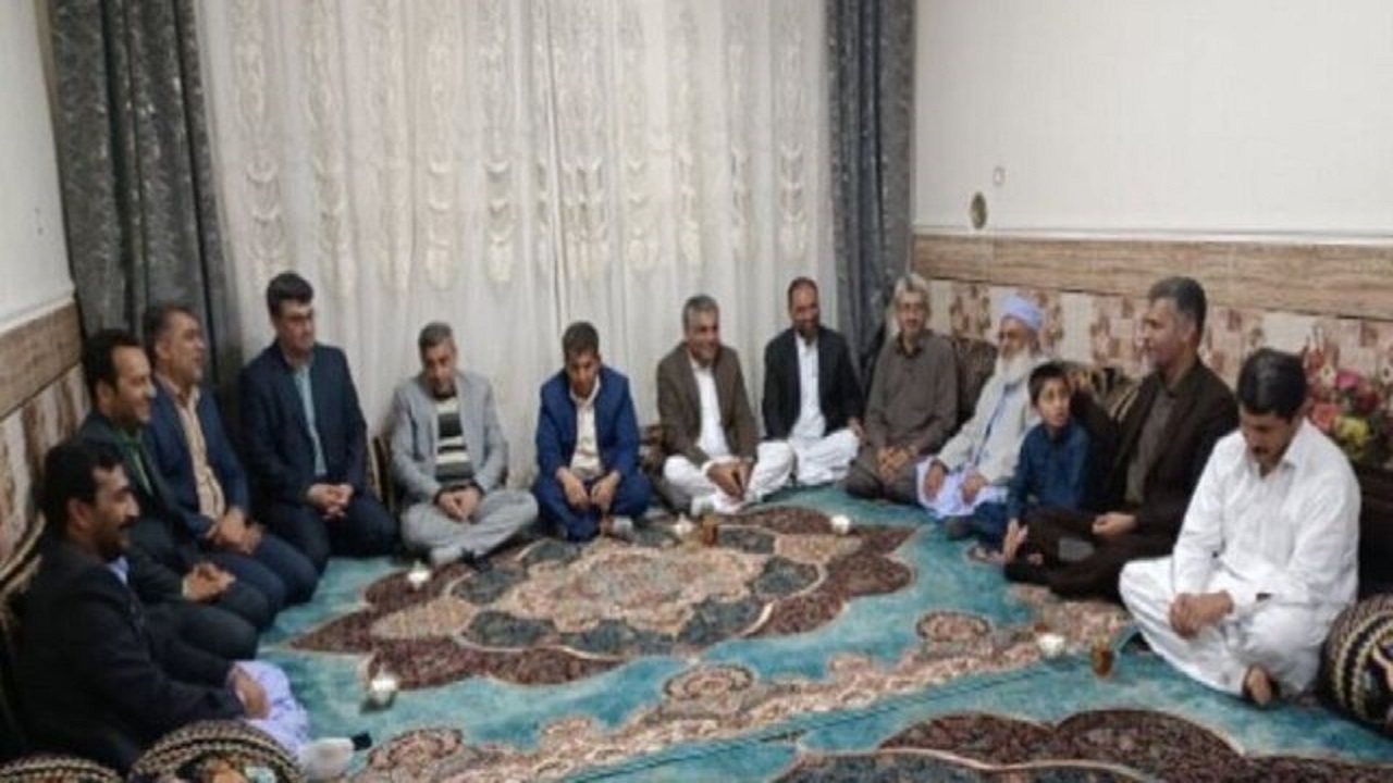 عیادت و دلجویی مدیرکل آموزش و پرورش سیستان و بلوچستان از دانش‌آموز خاشی