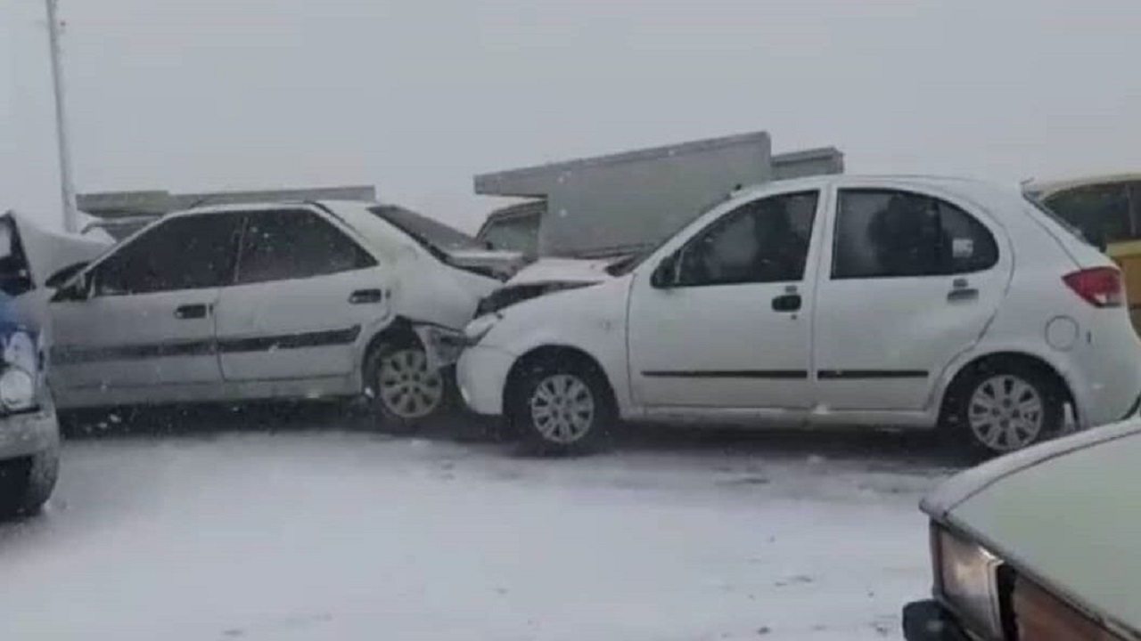 ۱۲۰ سانحه رانندگی در اثر لغزندگی معابر