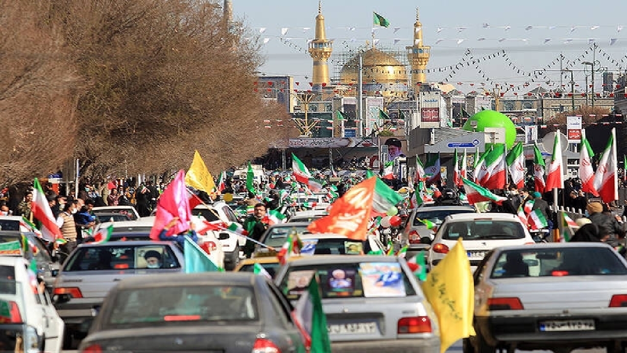 آغاز جشن‌های ۴۴ سالگی پیروزی انقلاب اسلامی در مشهد+تصاویر و فیلم