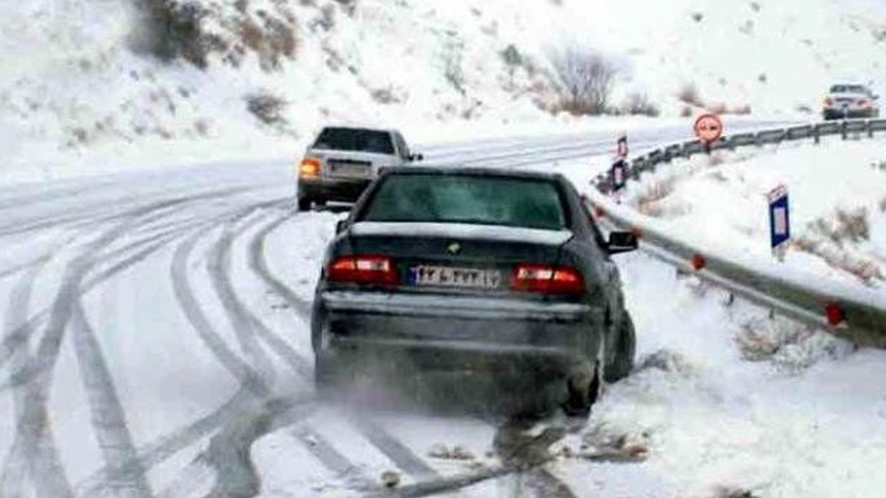 جاده های اصفهان، برفی، بارانی و لغزنده است