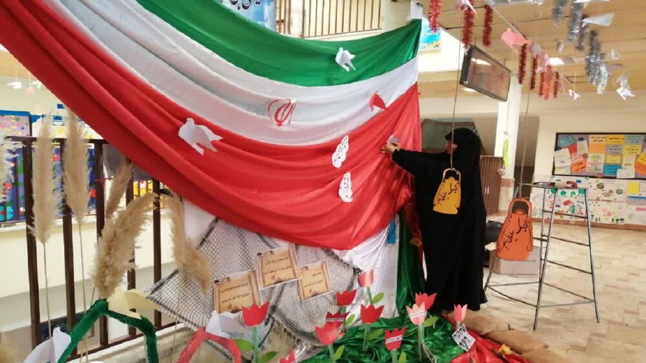 گلبانگ انقلاب در ۲۲۰۰ مدرسه استان بوشهر طنین‌انداز شد