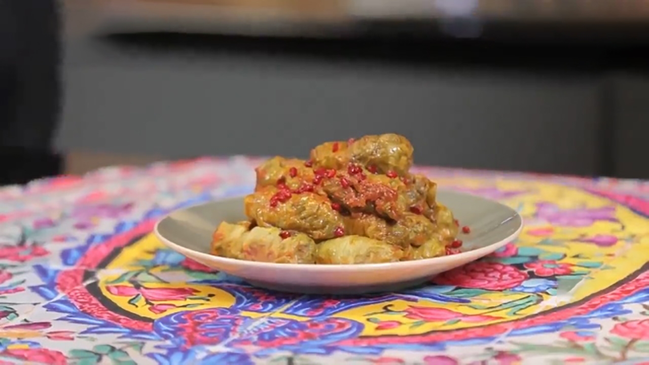 طرز تهیه دلمه کاهو + فیلم
