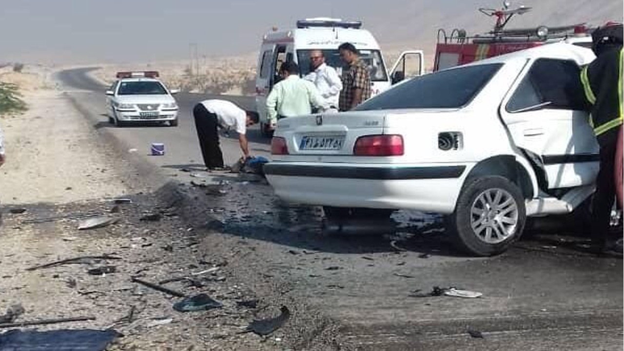 برخورد حادثه ساز پژو با گاردریل در خروجی بادرود