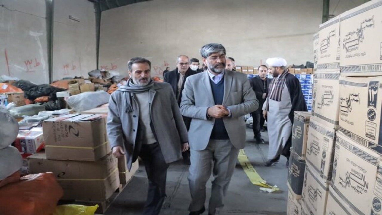 ۱۰ تُن لباس گرم برای زلزله زدگان خوی ارسال شد