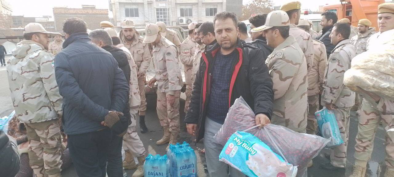 تحویل اقلام به زلزله زدگان خوی