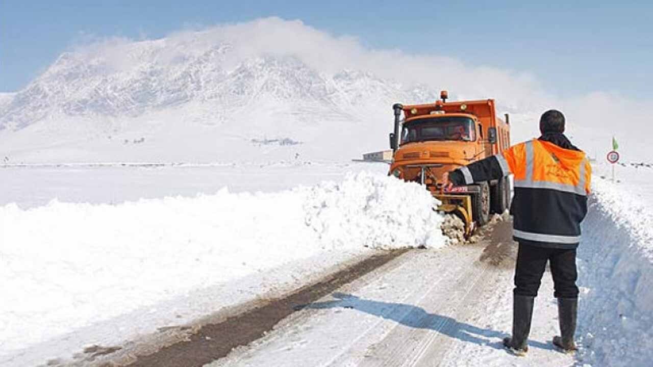 راهداران اصفهان مشغول بازگشایی راه ارتباطی ۱۲۰ روستا