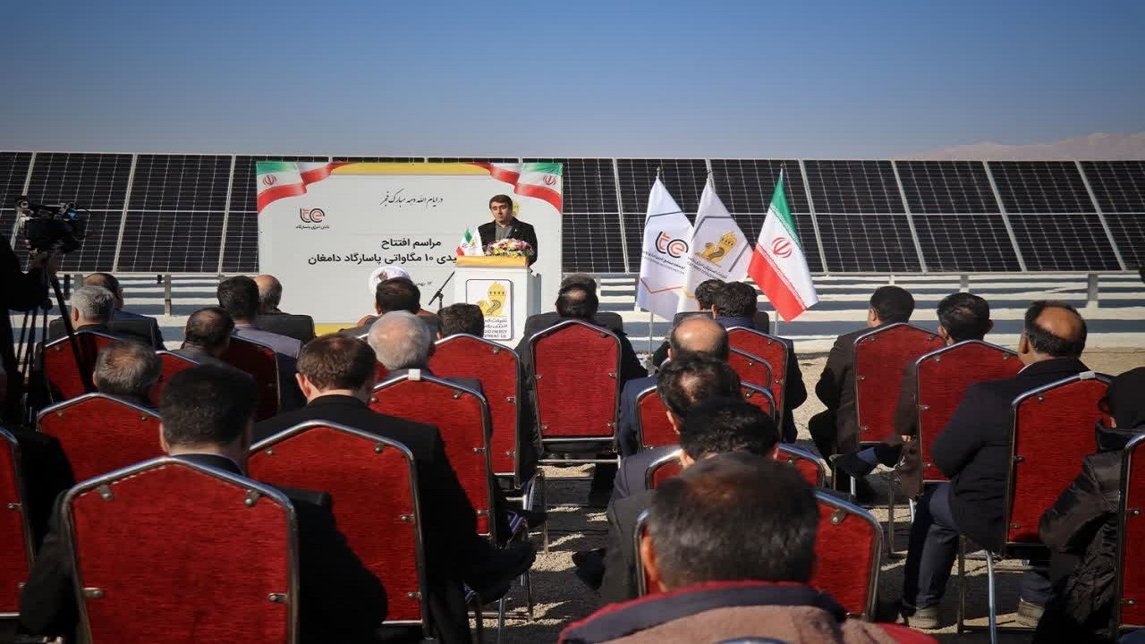 ساخت سه‌هزار نیروگاه خورشیدی خانگی با حضور وزیر نیرو در دامغان آغاز شد