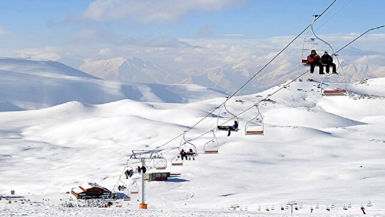 اعلام محدودیت‌های ترافیکی پیست‌های اسکی شهر چلگرد و روستای بارده در پایان هفته