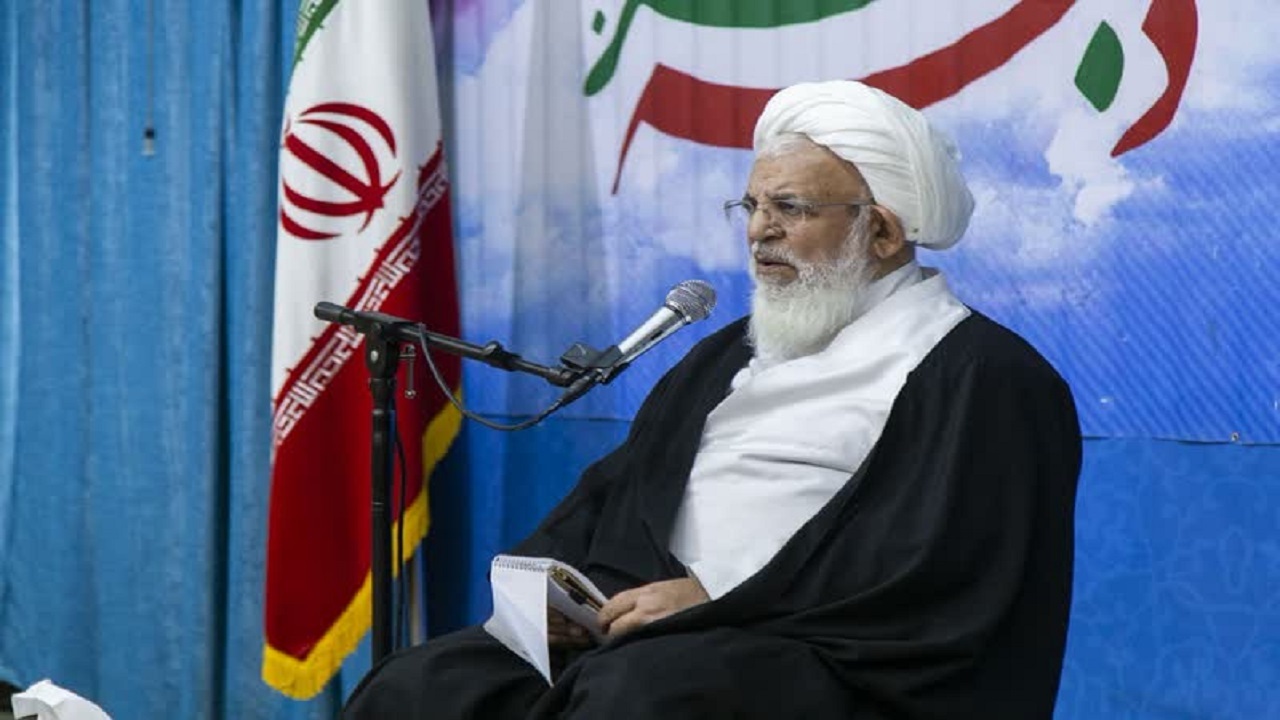 امام خمینی (ره) با مقاومت، حلقه سخت اتحاد دشمنان را در هم شکست