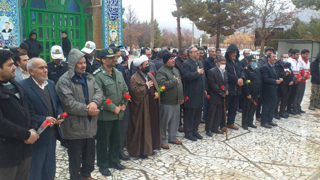 گلباران قبور مطهر و منور شهیدان در سراسر کرمان