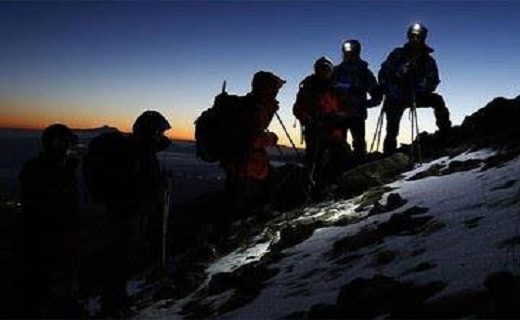 کوهنوردان گرفتار در برف و کولاک کردستان نجات یافتند
